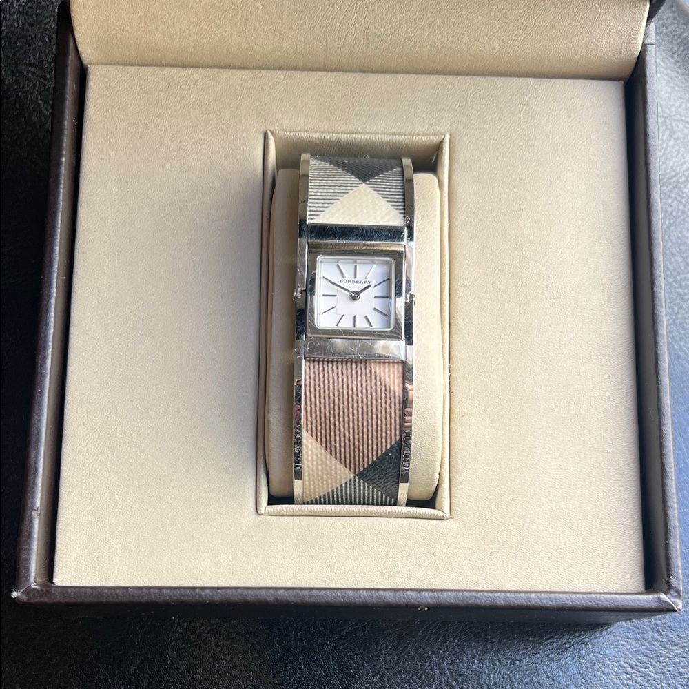 Vintage Burberry Classic Plaid Stainless Steel Womans Watch in Box